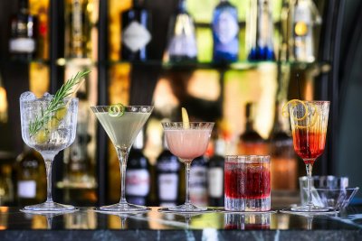 Steeds meer mannen laten de borrel vaker staan